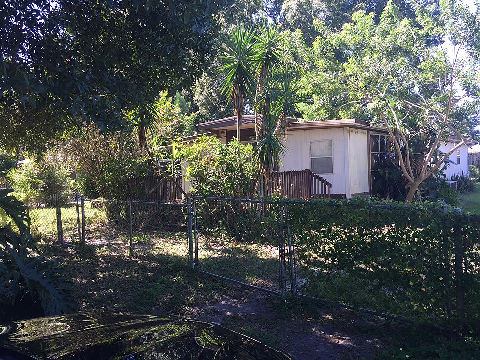 1st image of 90 Pine Dr