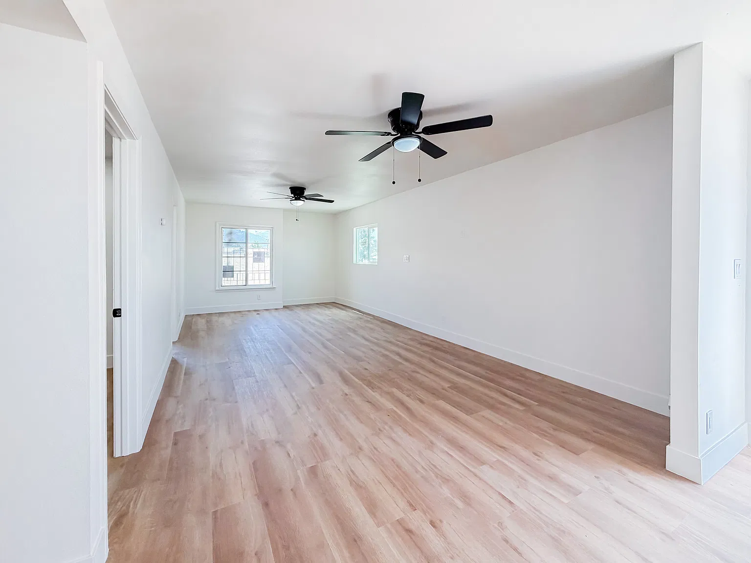 2 bed, 900 sqft, $2,700 — Photo 4