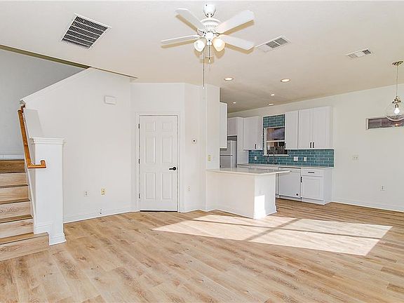 4th image of 602 Montopolis Dr #A