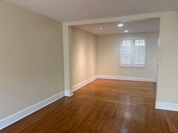 4th image of 924 Monticello Ter APT 103