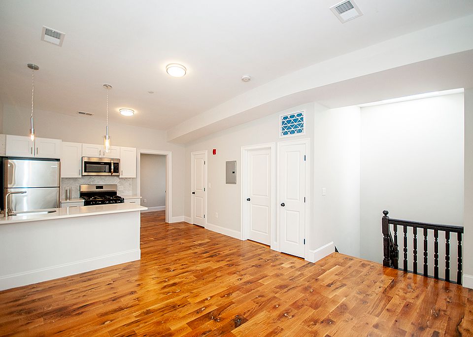 1st image of 205 Marion St #3