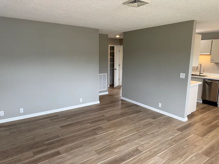 679 McKinley Ave — Photo 4