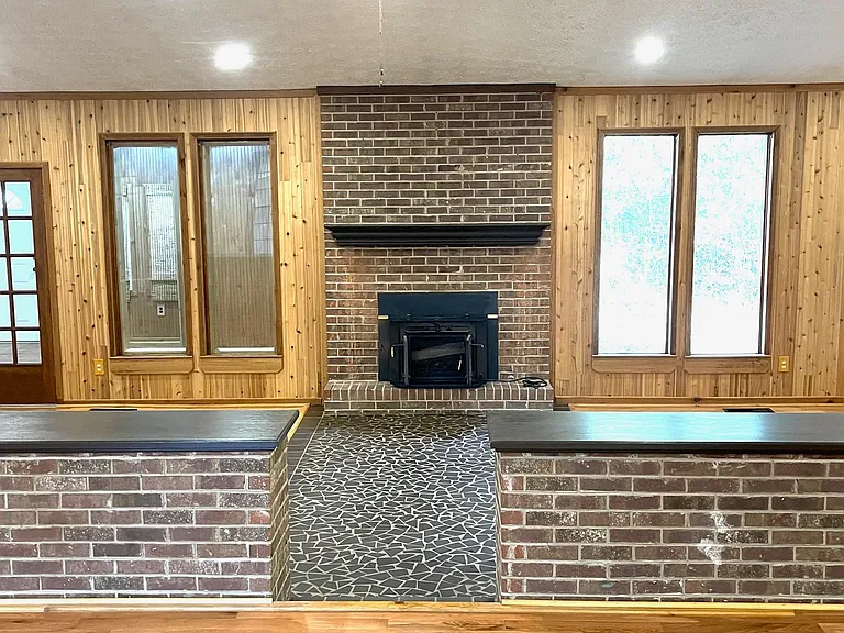 354 Woodcrest Dr — Photo 8