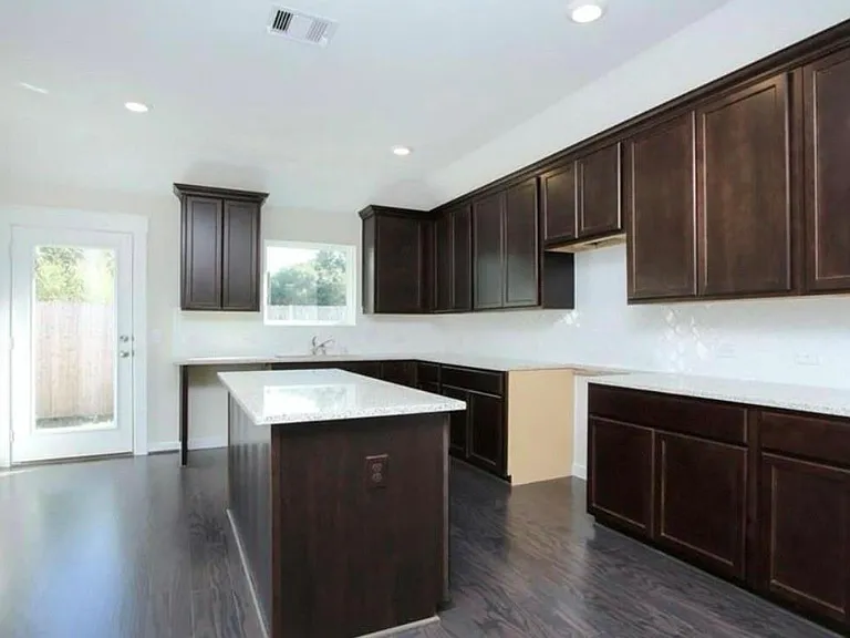 204 Laura Leigh Ln — Photo 10