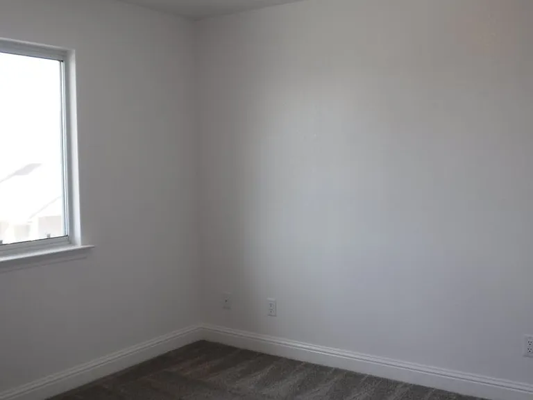 826 Cally Ct — Photo 9