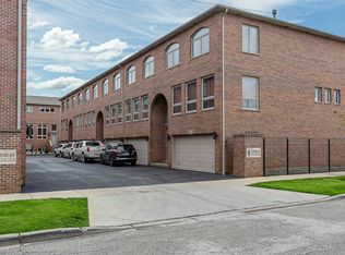 6852 W 65th St, Chicago, IL 60638