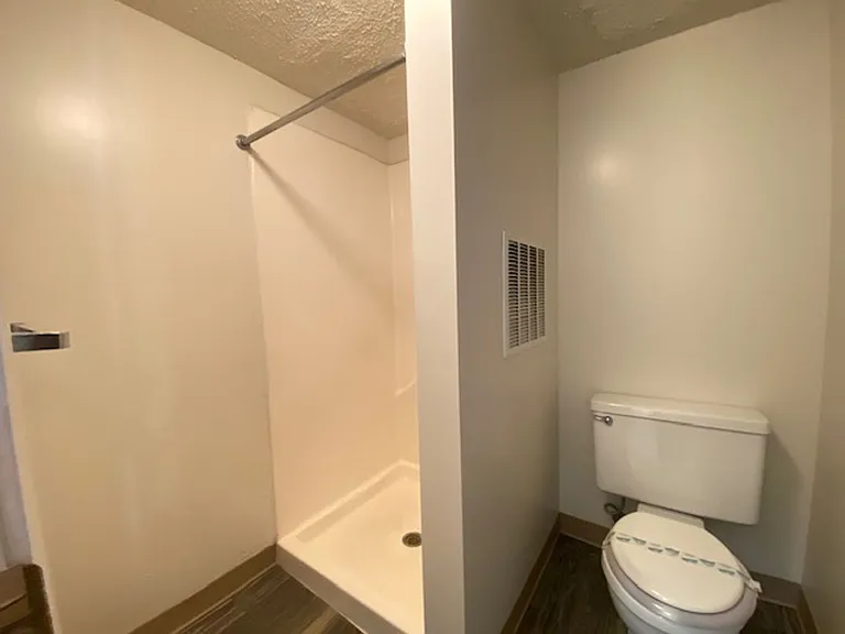 Superior Place Apartments — Photo 31