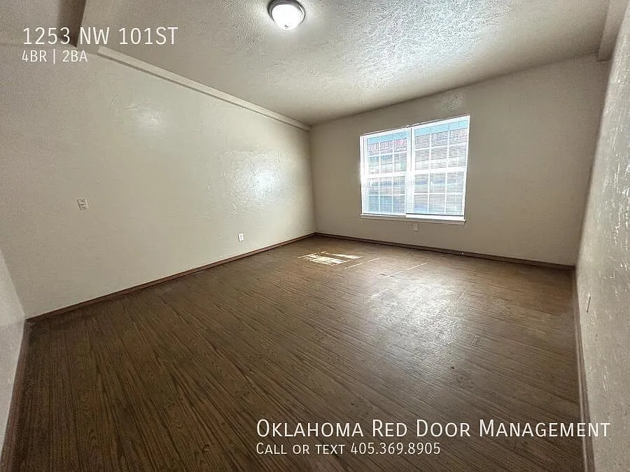 Charming and spacious 4 bed 2 bath — Photo 2