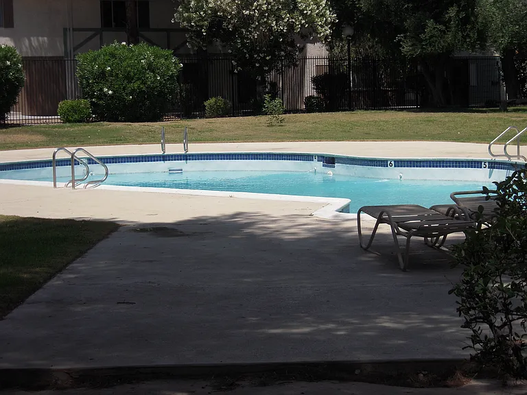 140 Greenbriar Townhouse Way — Photo 12