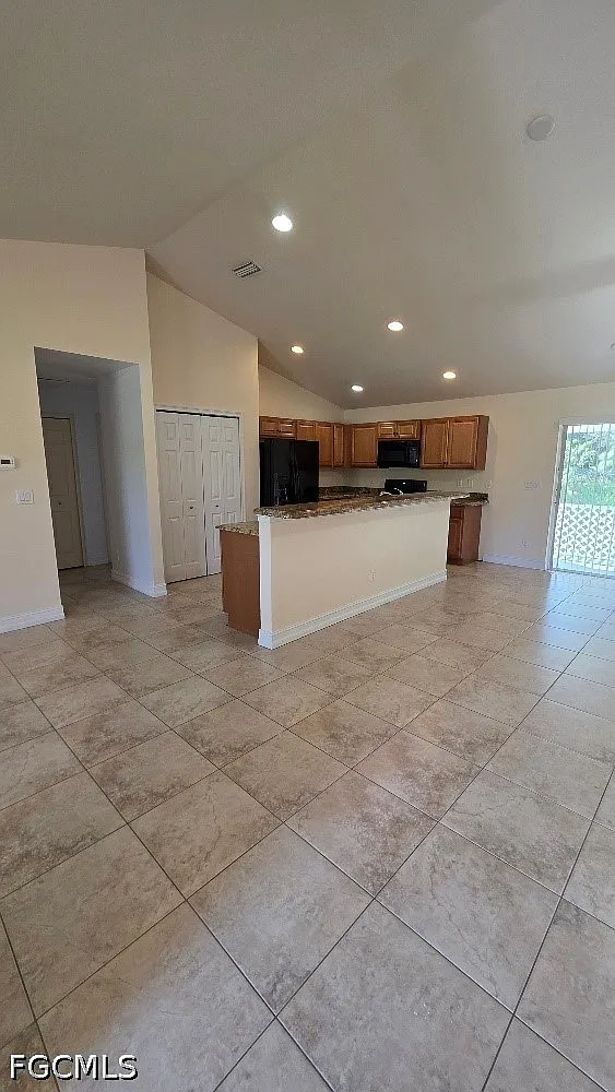 3 bed, 2.0 bath, 1675 sqft, $1,745 — Photo 4