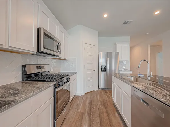 1018 Fringed Bluestar Dr, Rosharon, TX 77583