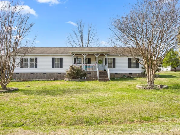 900 Ingle St, Gibsonville, NC 27249