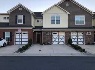 825 Harvest Green Ln, Chesapeake, VA 23320