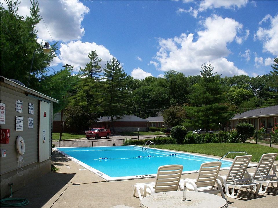 Leesburg Lane Apartments