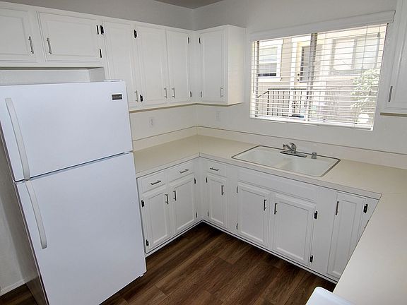 5th image of 2749 E De Soto St #1