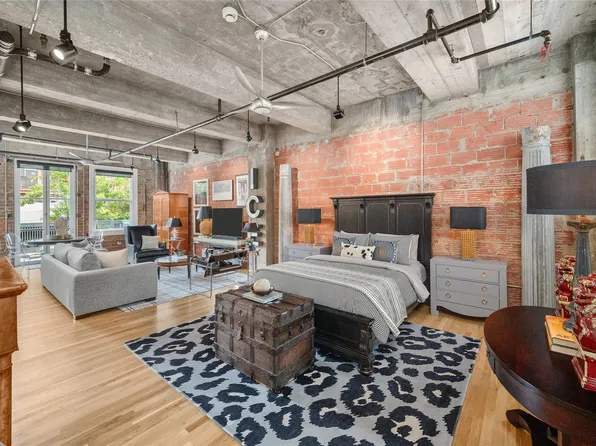 204 Travis St APT 2C, Houston, TX 77002