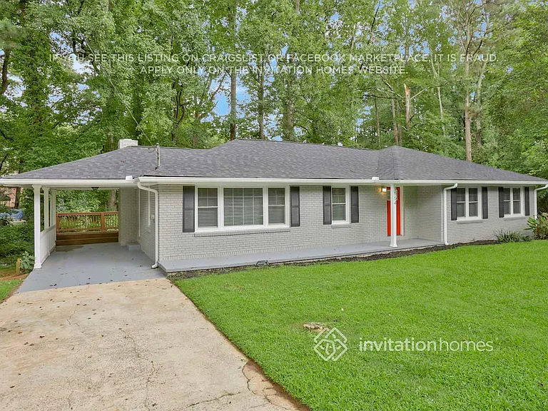 1554 N Columbia Pl — Photo 3