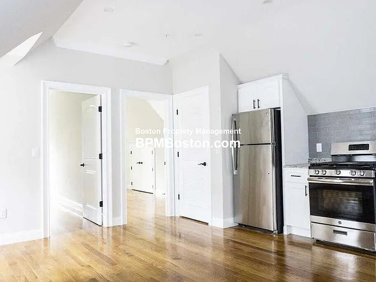 Woodside Ave — Photo 6