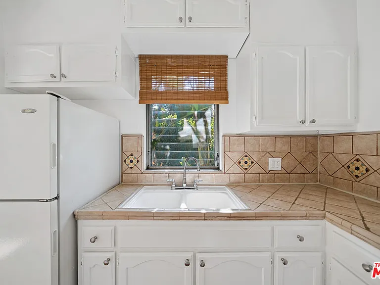 612 S Dunsmuir Ave #1 — Photo 6