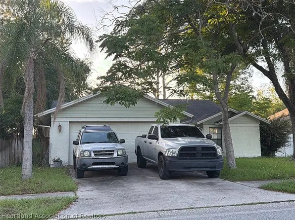 1630 Spinning Wheel Dr, Lutz, FL 33559