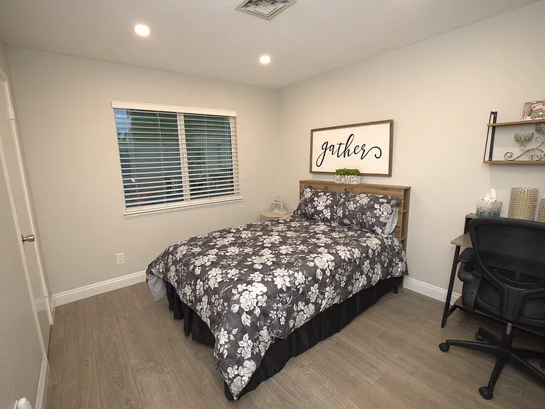 7744 W Jenan Dr — Photo 8