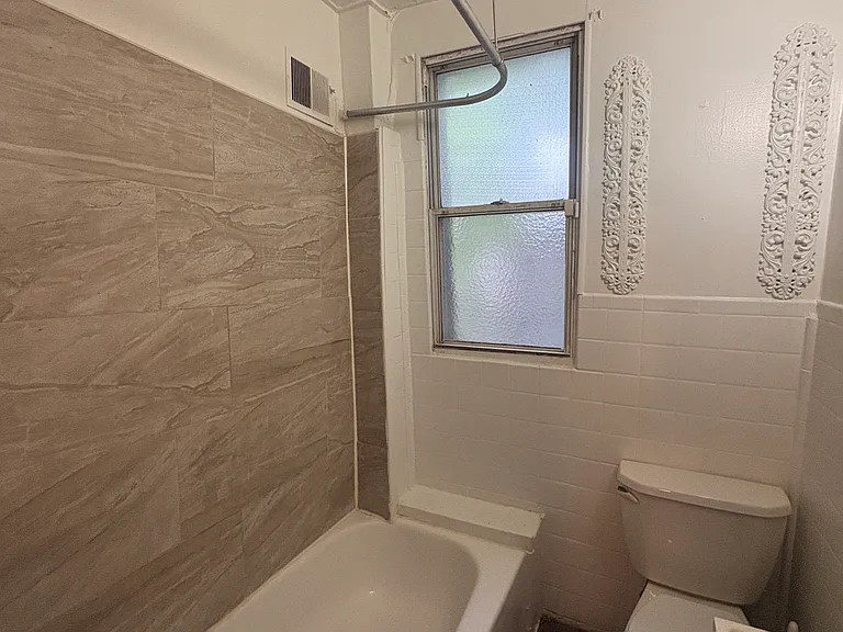 222 N Avondale St — Photo 8