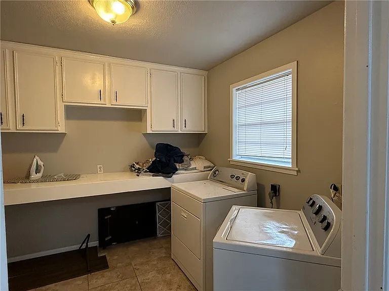 1213 S Ridgefield Cir — Photo 13
