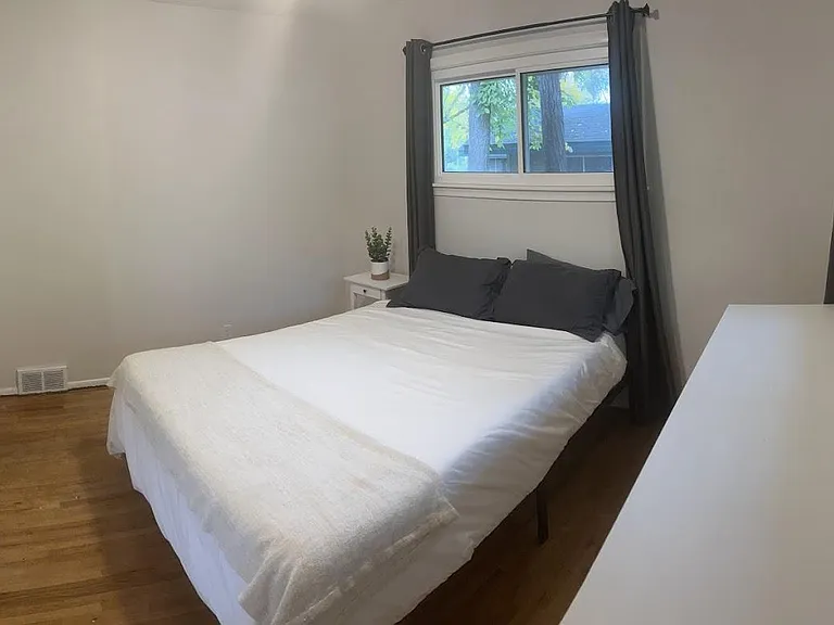 10930 Johnson Ave S — Photo 13