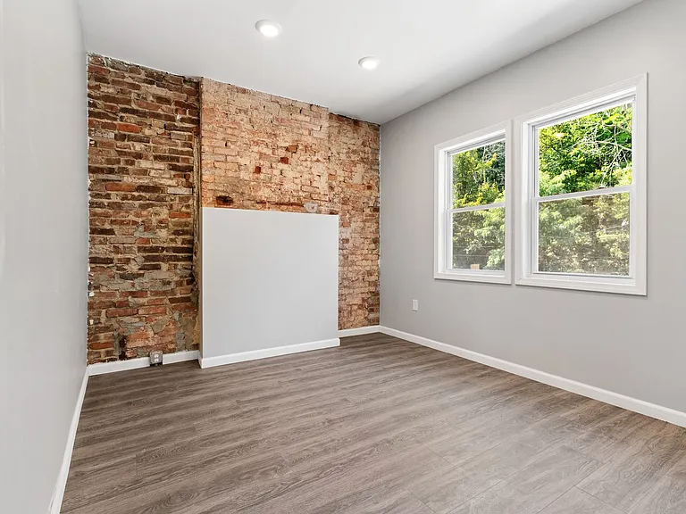 928 Morningside Ave — Photo 3