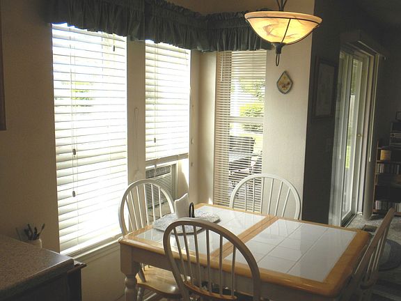 5th image of 403 W Appaloosa Ave