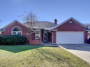 1429 Strickland Dr, Crowley, TX 76036