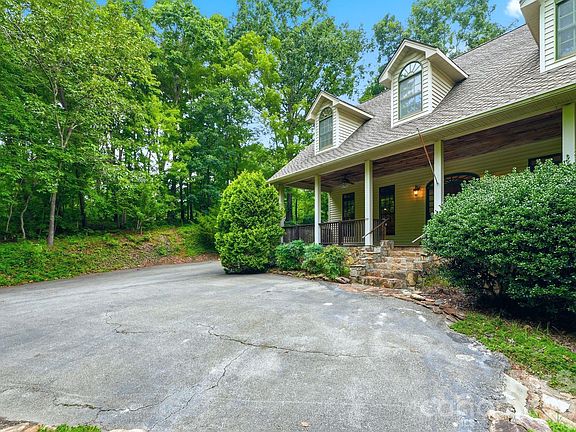 3rd image of 721 Canterbury Rd