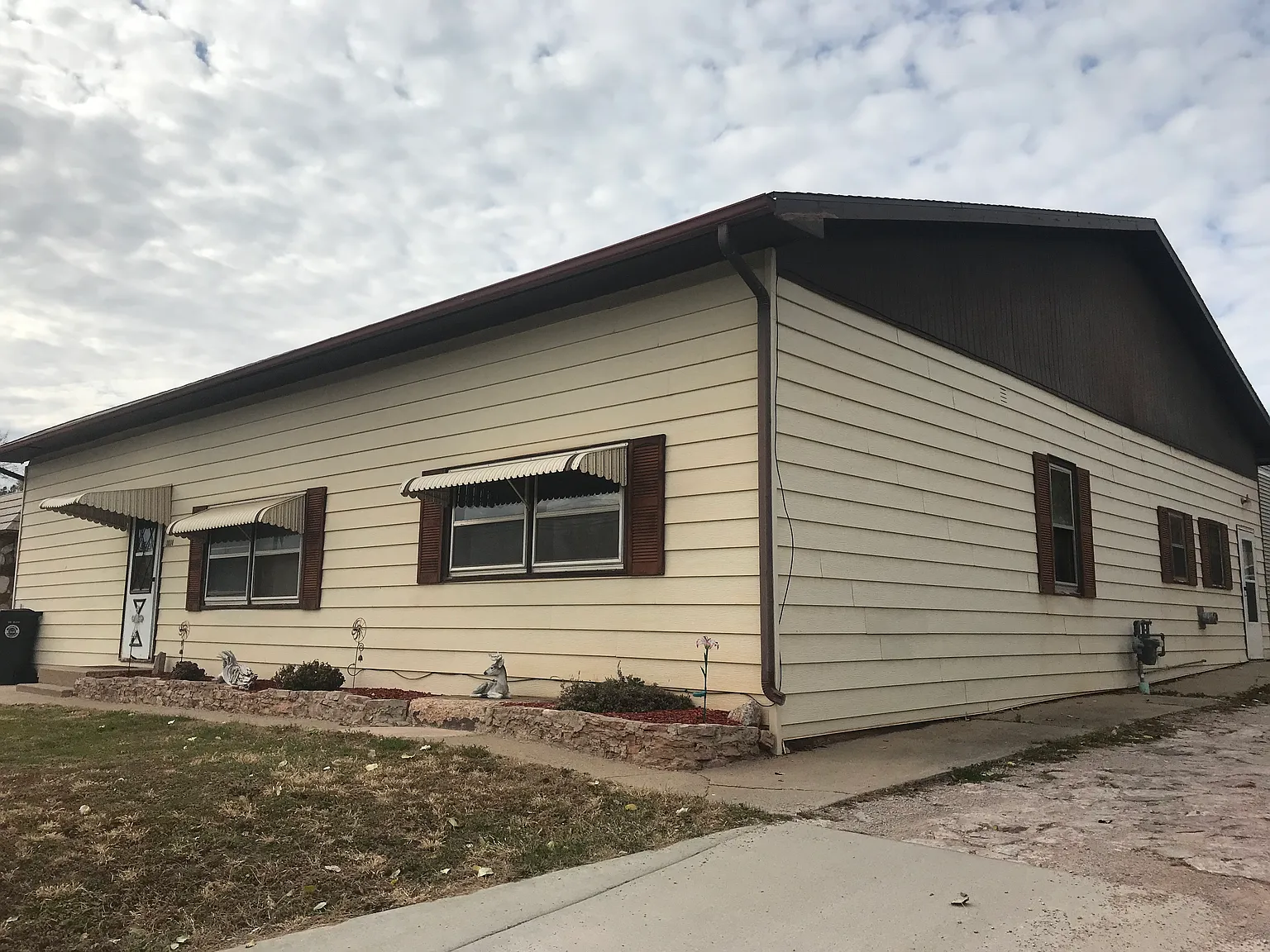 2 bed, $950 — Photo 1