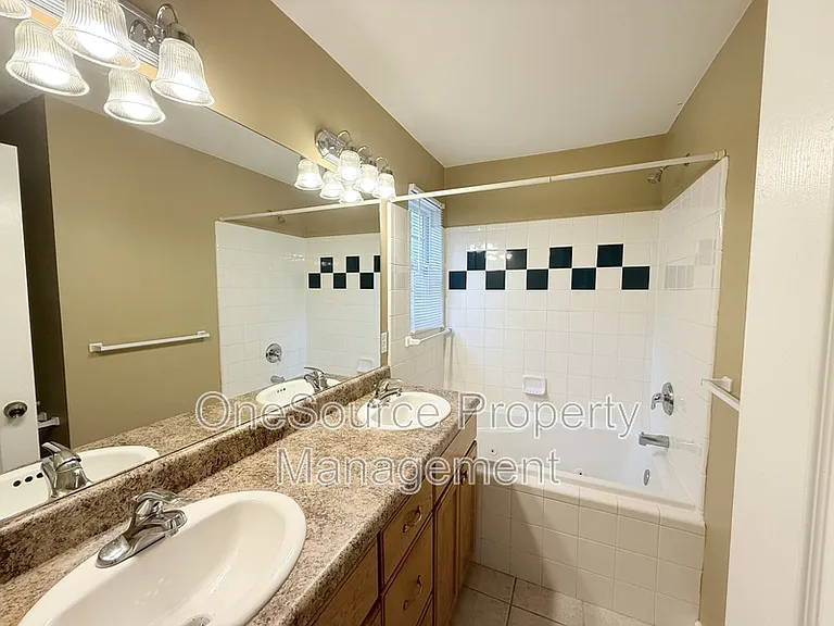 111 N Charles Willis Dr — Photo 14