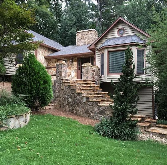 2189 Chartwell Dr — Photo 1