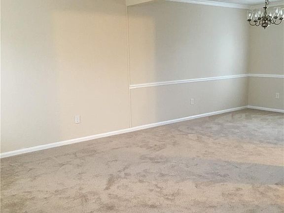 4th image of 2482 Bedford Ln