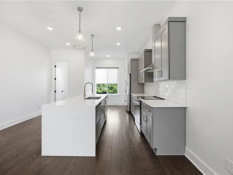 211 Bass St SW #10 — Photo 8