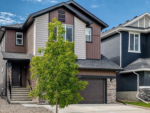 2nd image of 137 N Creekside Way SW