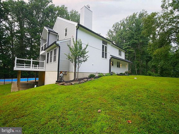 4th image of 1375 Pond View Ln