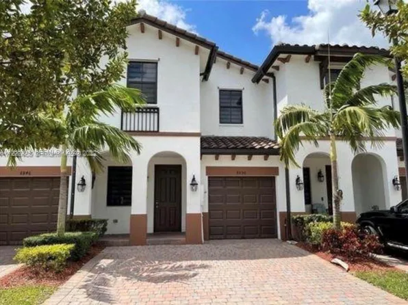 8917 NW 102nd Ct, Doral, FL 33178