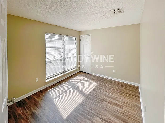 616 Pembridge Dr W — Photo 10