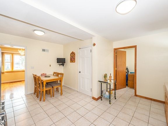 5th image of 10 Burlington Rd