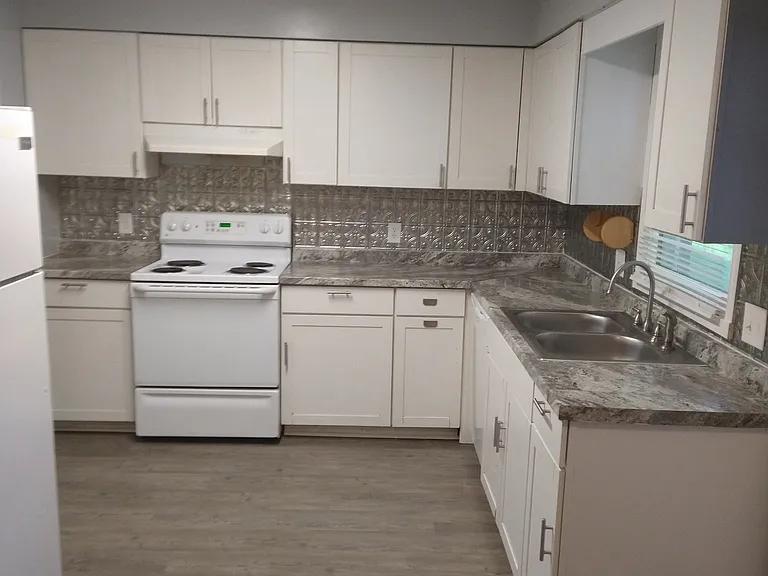 105 Plaza Oaks Rd #9 — Photo 2