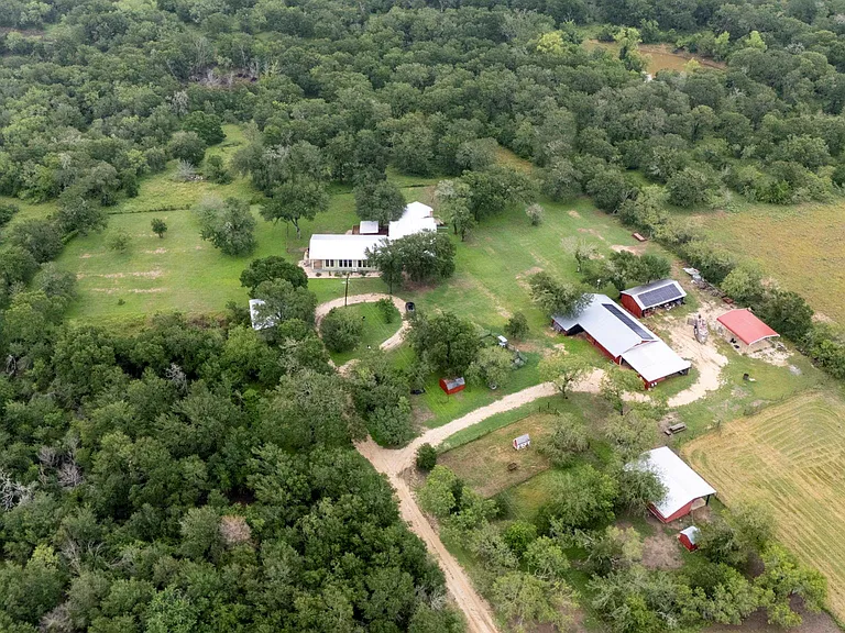 6546 FM 1854 — Photo 2
