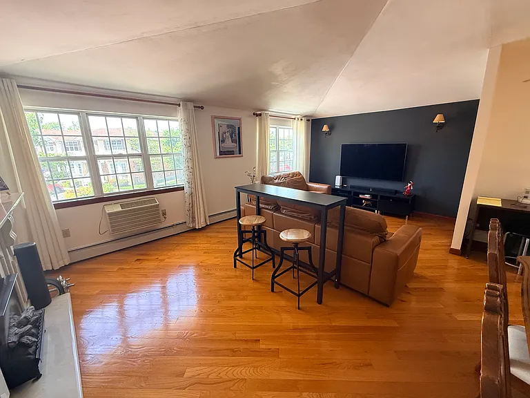 Country Pointe Cir — Photo 1