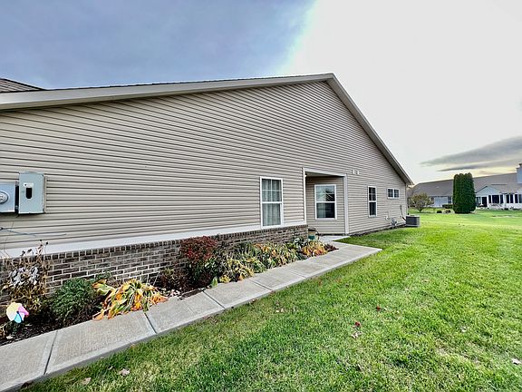 3rd image of 1252 Arlington Dr