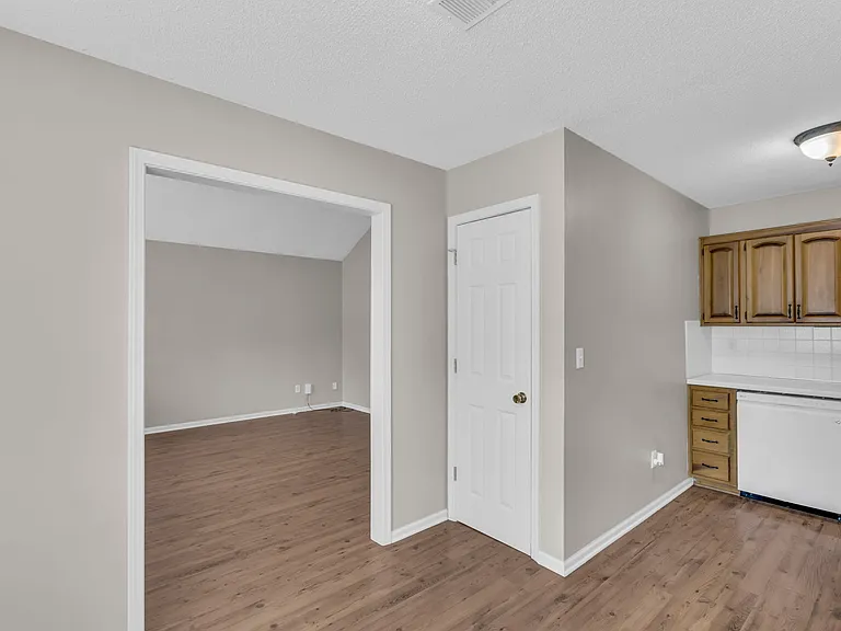810 N Willie St — Photo 7