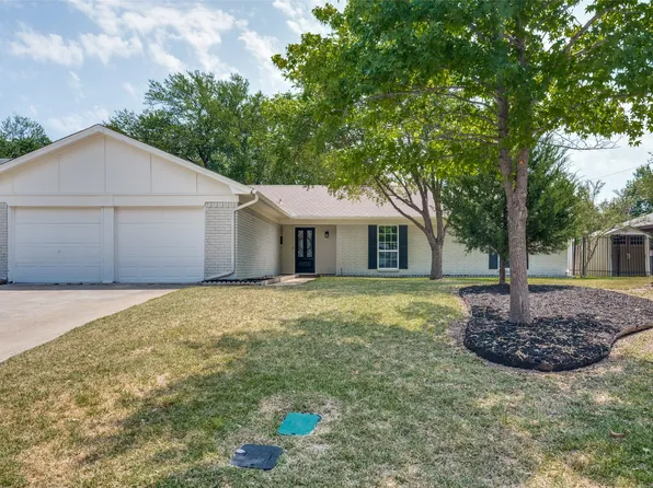 2904 Steve Dr, Hurst, TX 76054