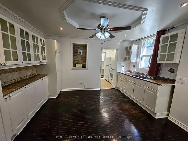 14 Hollis St — Photo 9