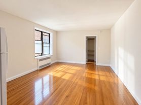 42-20 82nd St, Elmhurst, NY